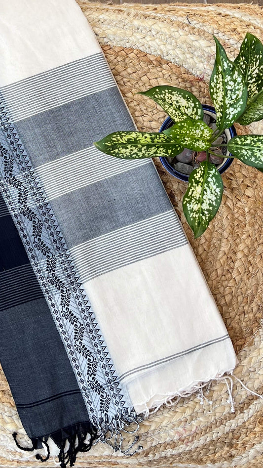 Beige Handloom cotton saree with Black border (Copy)